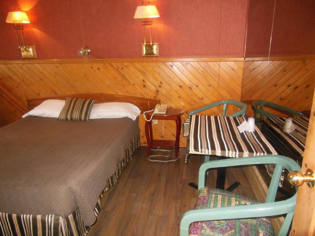 Motel Le Paysan Montréal Buitenkant foto